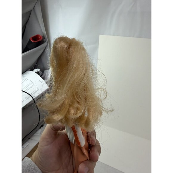 Vintage 1997 University of Tennessee Cheerleader Barbie #17753 +Original Outfit - Picture 7 of 9